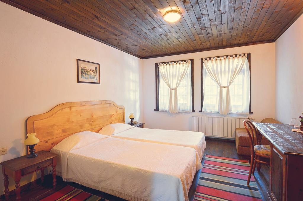 Family Hotel Fenerite Габрово Екстер'єр фото